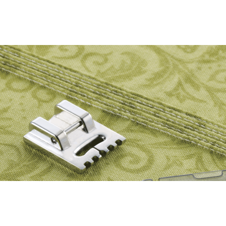 Le modèle de Pied 5 nervures pour plis cousus 7mm Brother  -  F069 (XG6771-001)