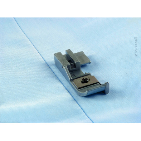 Le modèle de Pied pour ourlets invisibles pour surjeteuses Baby Lock  -  B5002S02A