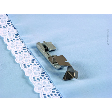 Le modèle de Pied pose dentelle pour surjeteuses Baby Lock  -  B5002S05A