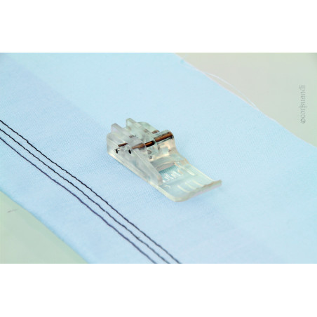 Le modèle de Pied transparent pour Recouvreuse Baby Lock  -  B5002S17A