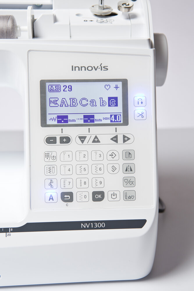 écran et clavier de la machine à coudre Brother Innov-is NV1300